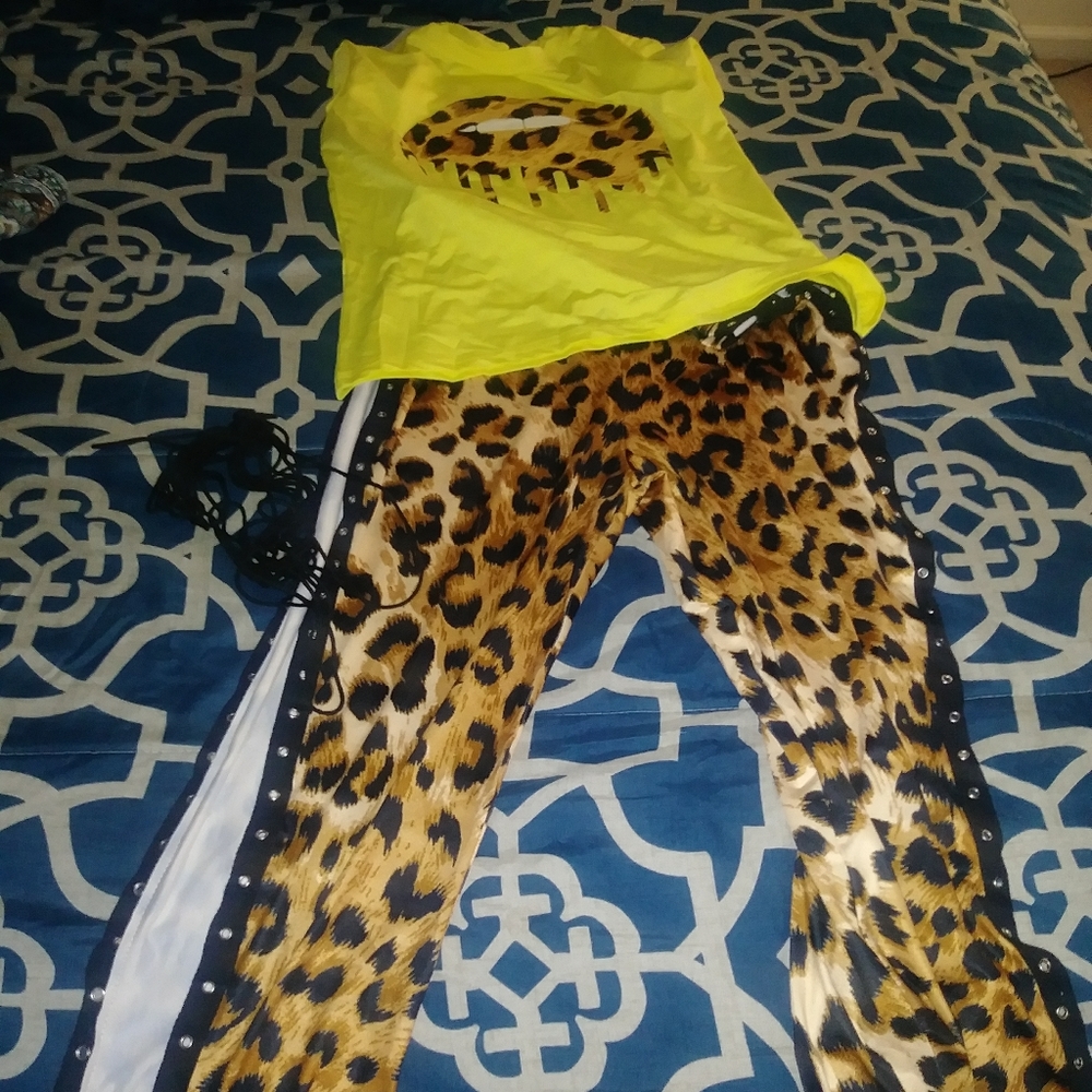 New womens leopard set